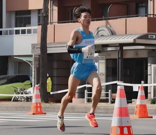 DAS = 半马1：05：19左脚ASICS + 右脚ADI(图2)