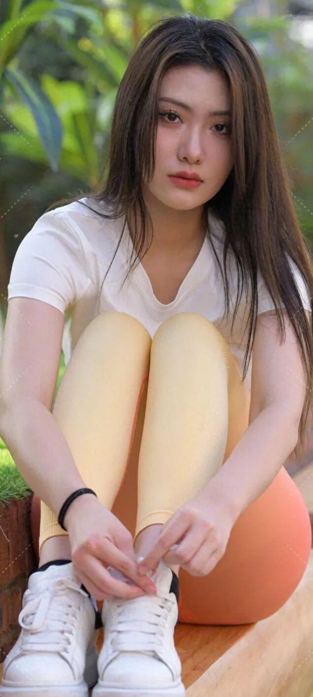 丽更有时尚感这样穿很吸睛瑜伽裤的穿法有很多色彩艳(图8) 丽更有时尚感这样穿很吸睛瑜伽裤的穿法有很多色彩艳(图8)