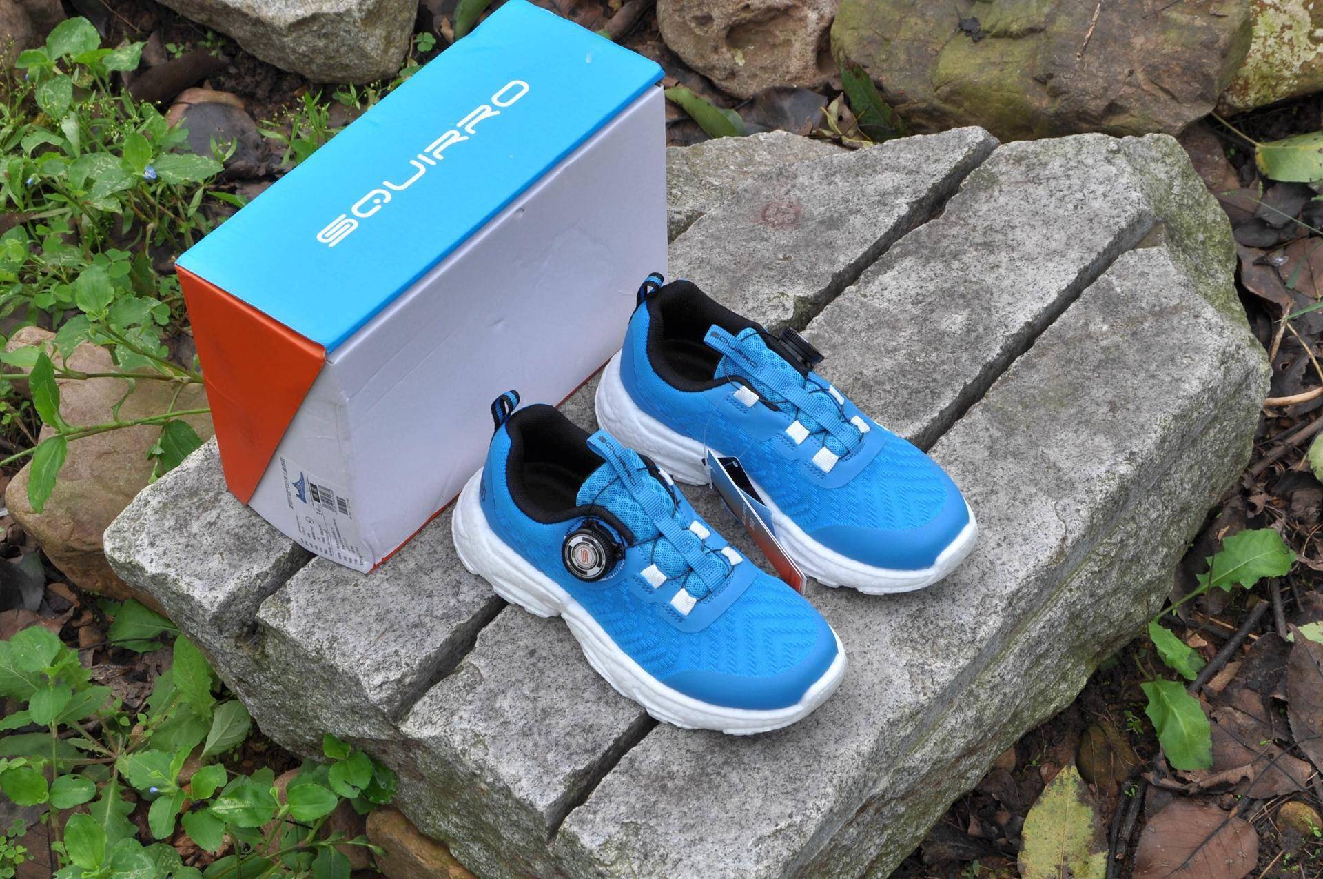 轻弹透气旋钮系带更方便穿脱这是一双适合中大童的跑鞋(图2)