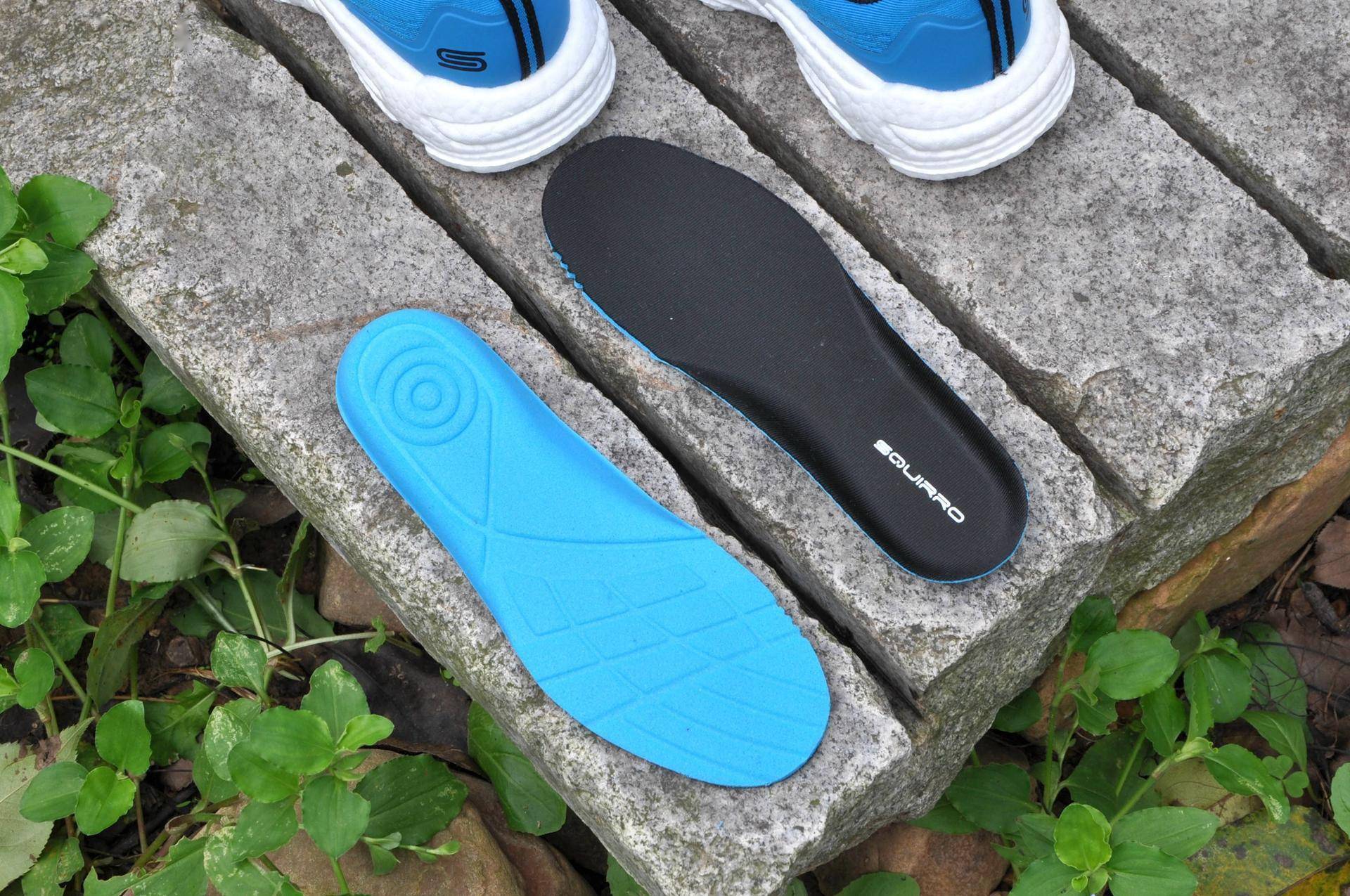 轻弹透气旋钮系带更方便穿脱这是一双适合中大童的跑鞋(图5)