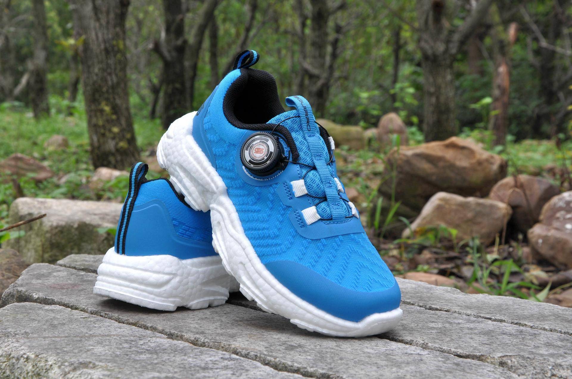 轻弹透气旋钮系带更方便穿脱这是一双适合中大童的跑鞋(图7)