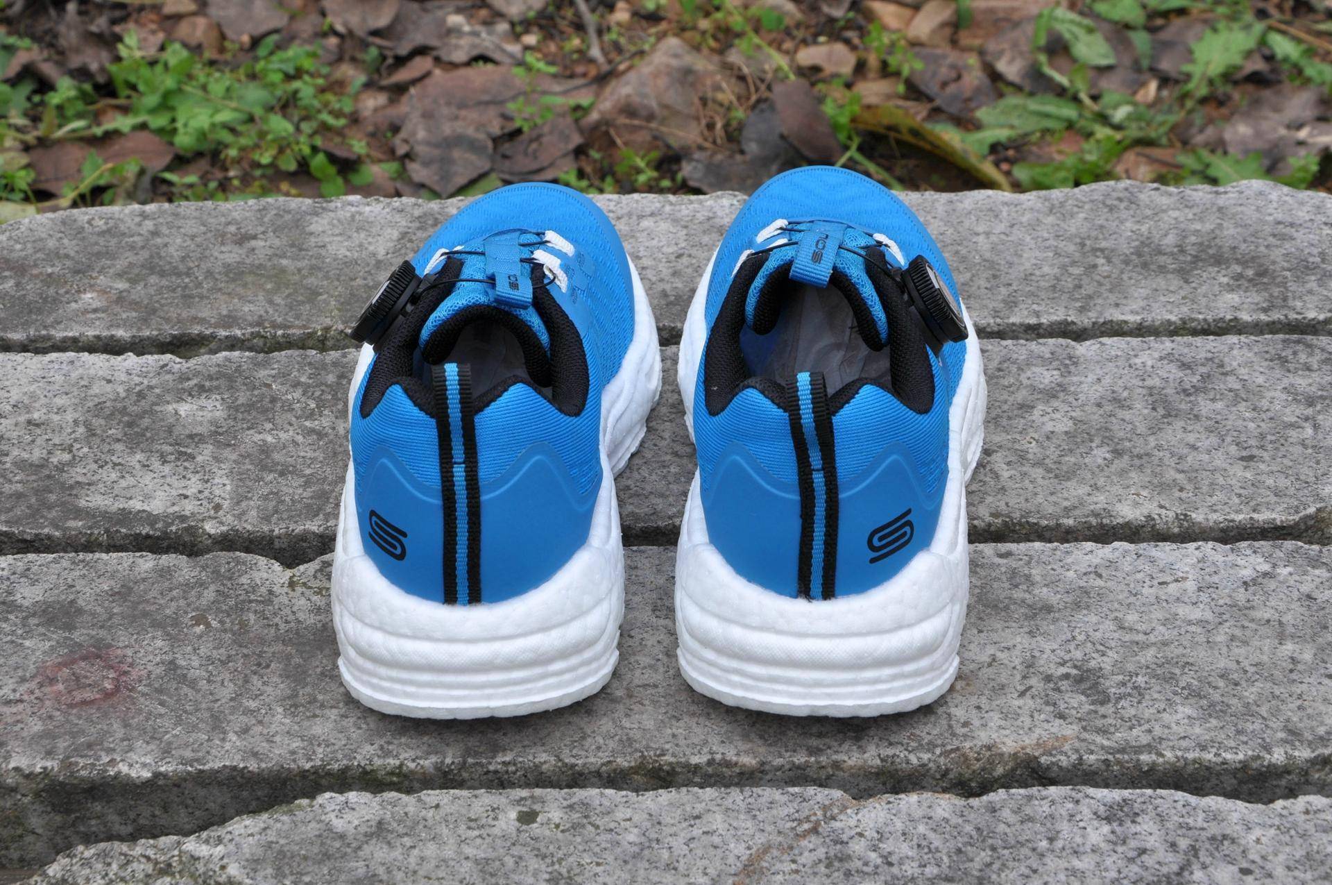 轻弹透气旋钮系带更方便穿脱这是一双适合中大童的跑鞋(图10)