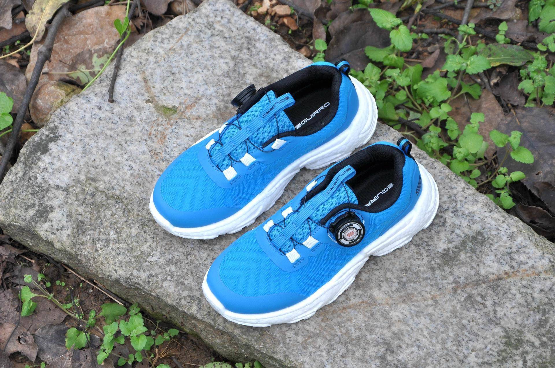 轻弹透气旋钮系带更方便穿脱这是一双适合中大童的跑鞋(图14)